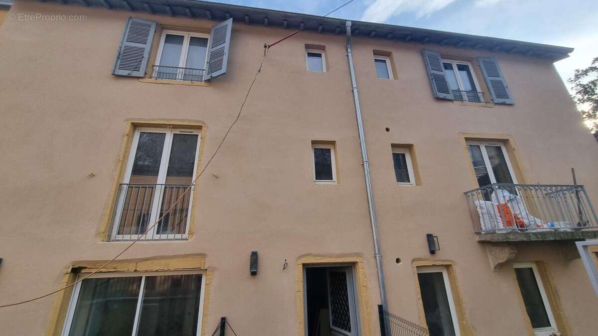 Appartement à COLLONGES-AU-MONT-D'OR