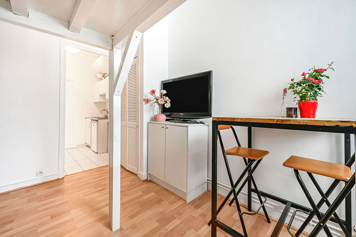 Appartement à PARIS-14E