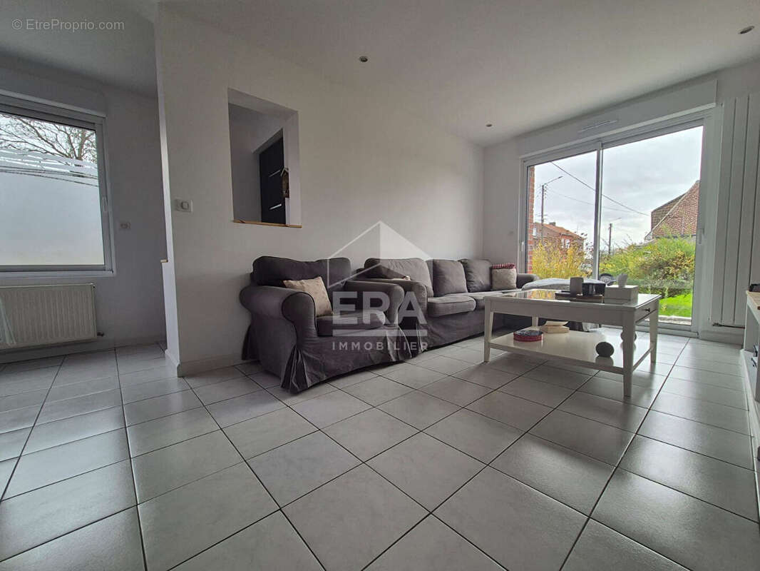 Maison à OSTRICOURT