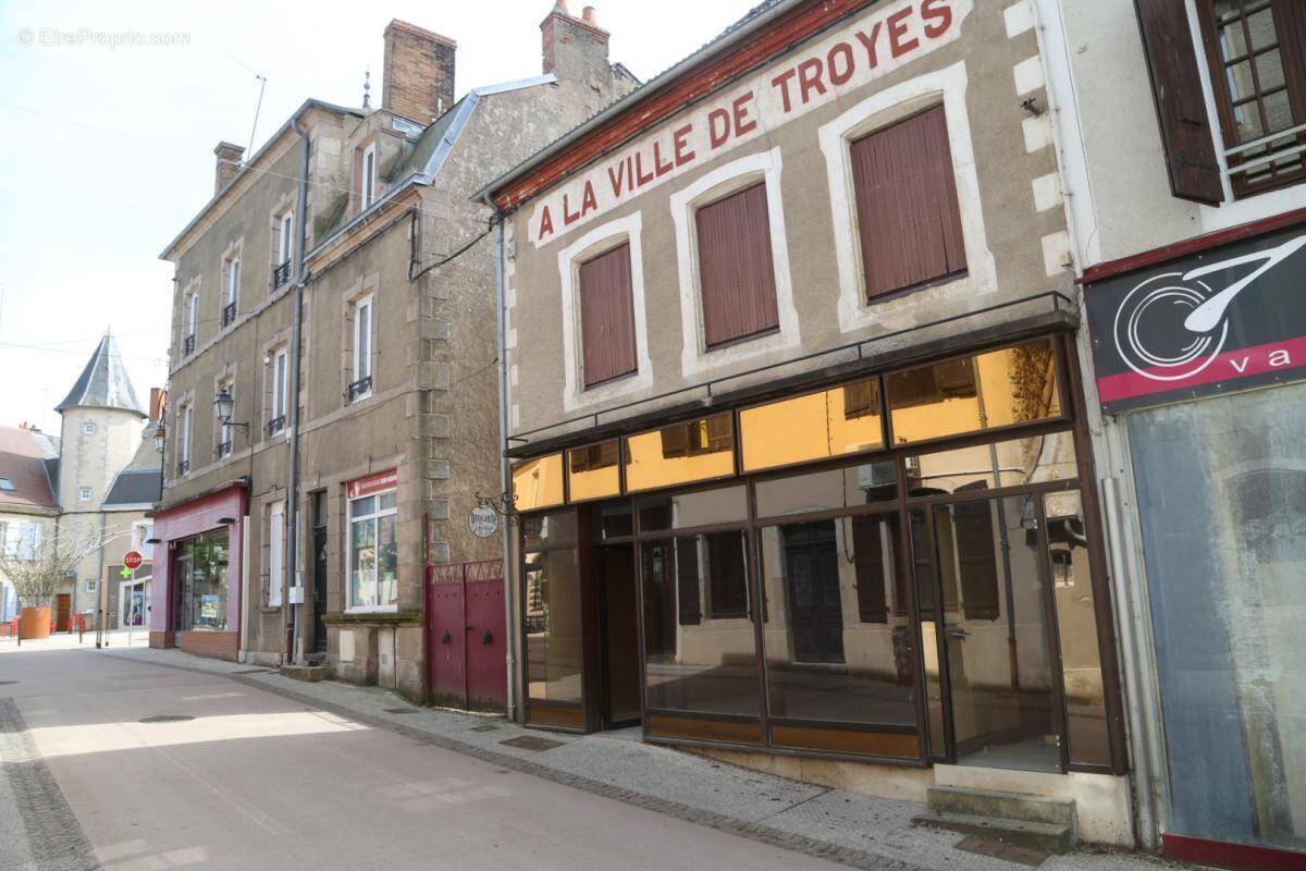 Commerce à LUZY