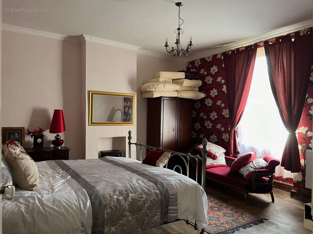 Maison à COUSSAC-BONNEVAL