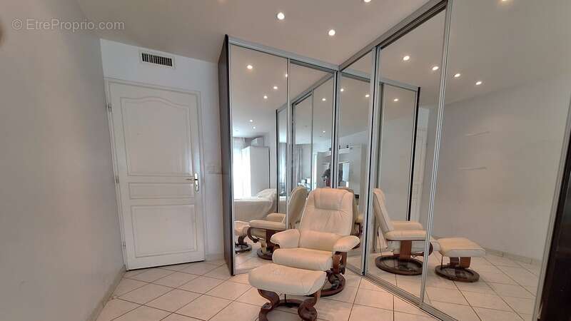 Appartement à MARSEILLE-4E