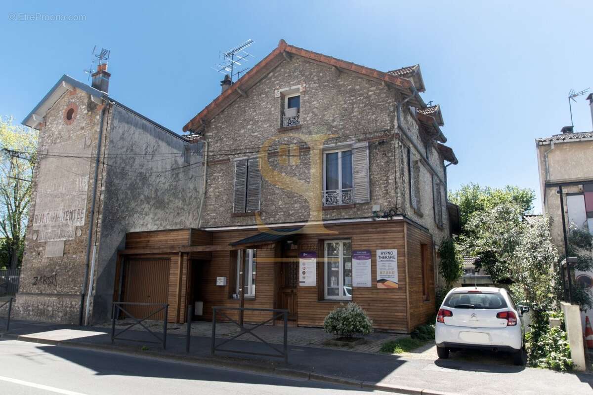 Appartement à COMBS-LA-VILLE