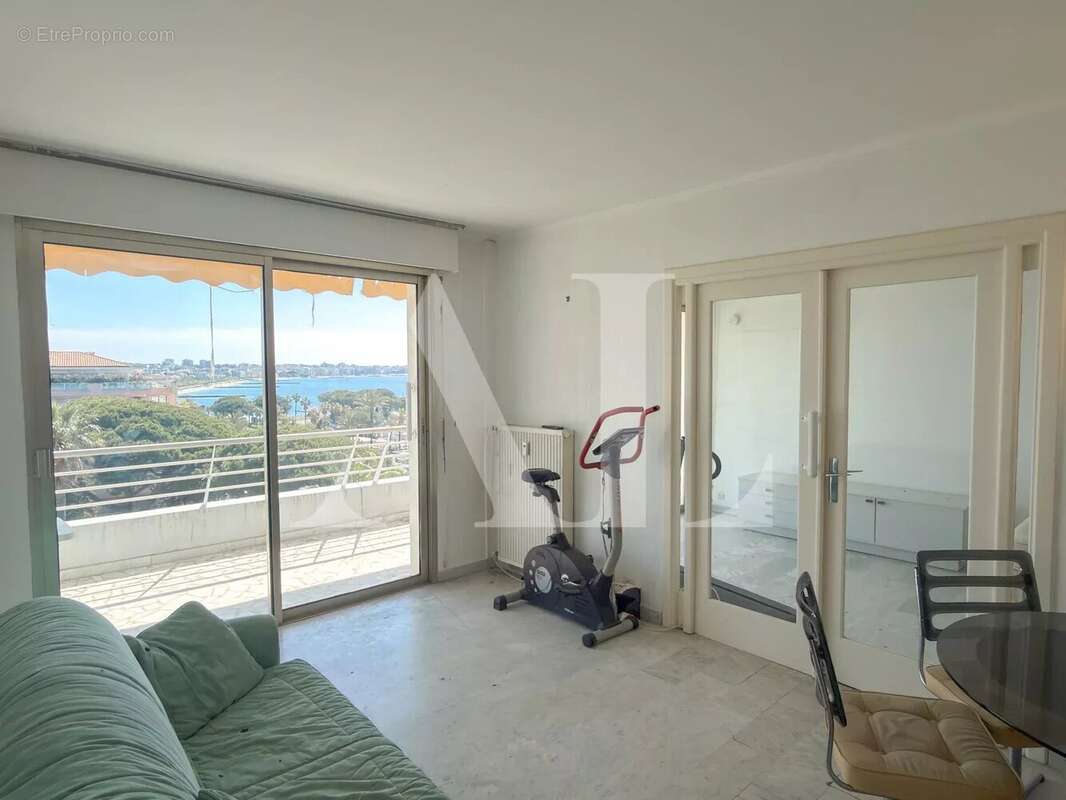 Appartement à VALLAURIS