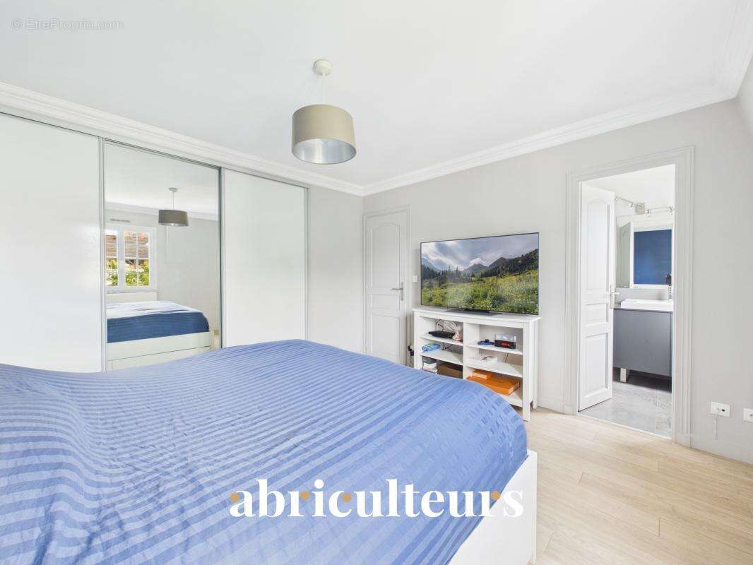 Maison familiale individuelle avec jardin - 6 pièces - 185 m² - Ormesson-sur-Marne - photo 11