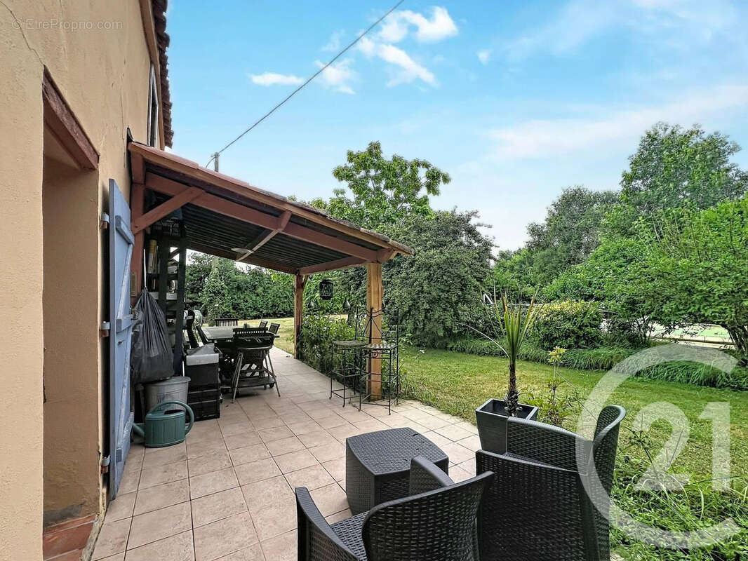 Maison 146 m² à Miramont-D'astarac  - photo 4