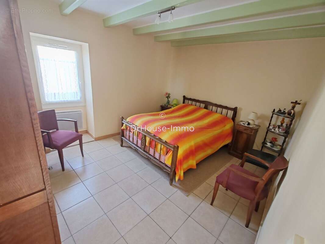 Maison 118 m² à Saint-Jean-De-Sauves  - photo 3