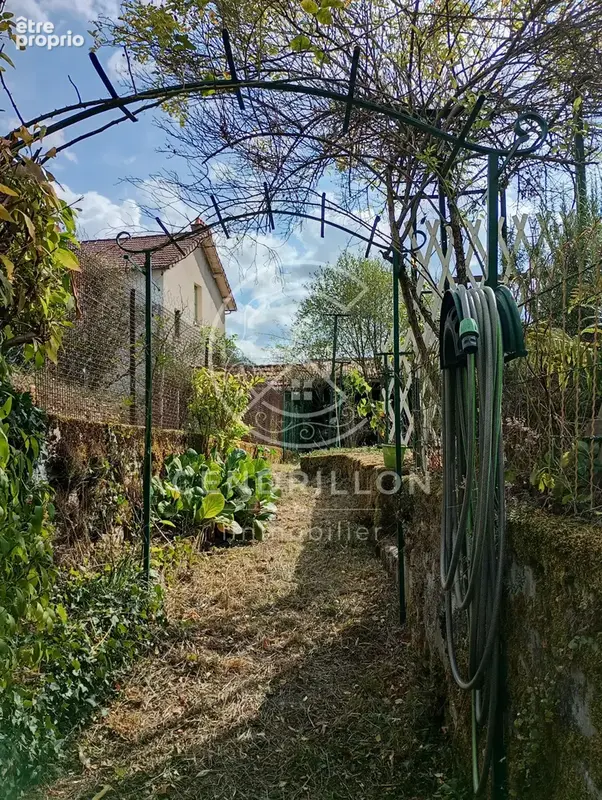Découvrez cette charmante maison de 84 m2 habitables, idéalement agencée et édifiée sur un terrain de 305 m2. - photo 11