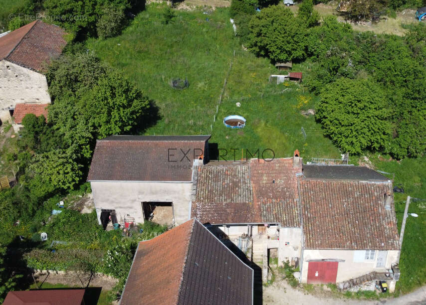 Maison à OZENAY