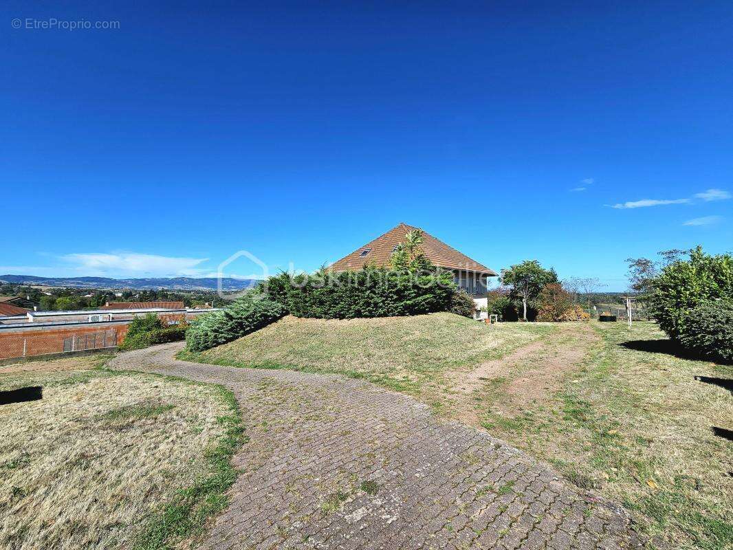 Maison à COMMELLE-VERNAY