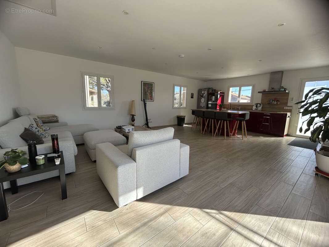 Maison à SAINT-QUENTIN-LA-POTERIE