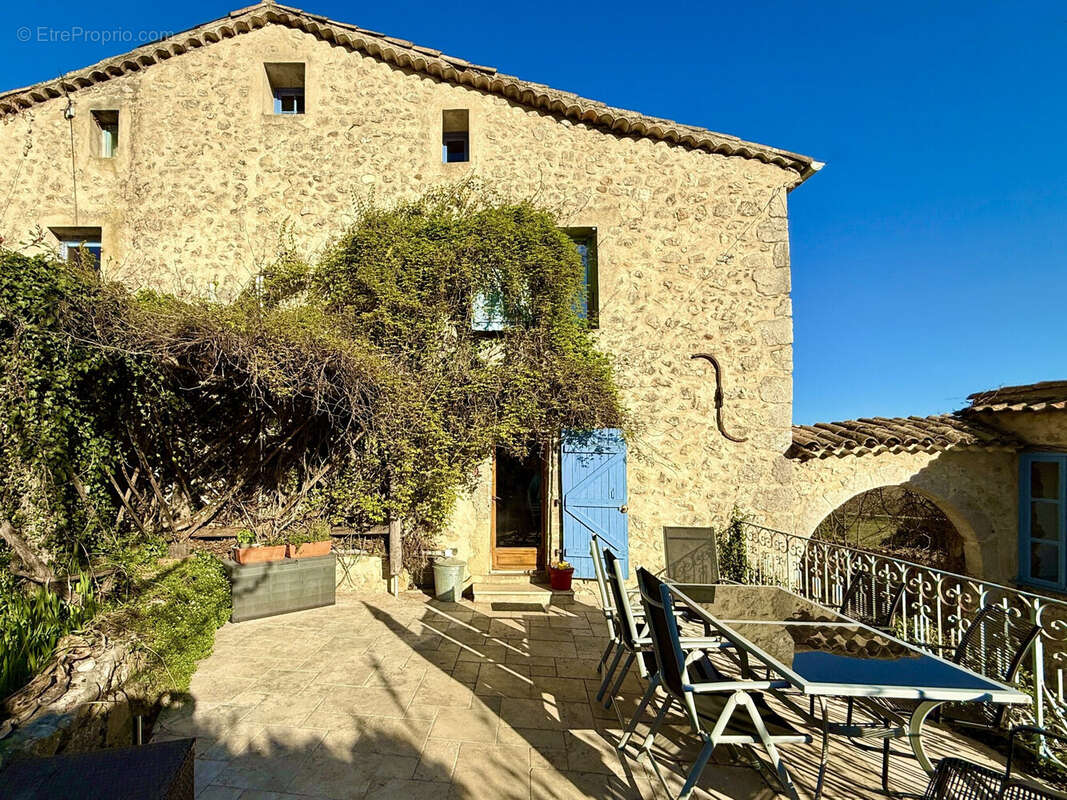 Dickjan POPPEMA d'eXp France vous propose un business provençal - Maison à BARRET-SUR-MEOUGE