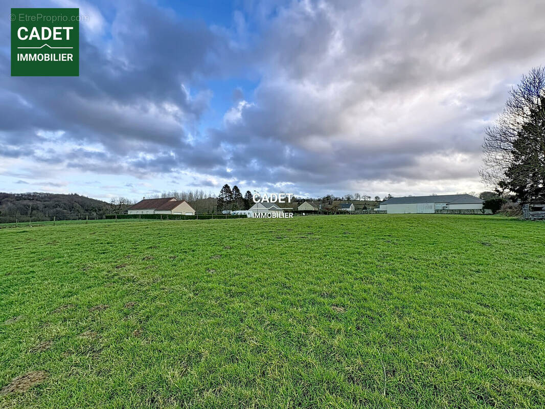 Terrain à BOURGUENOLLES