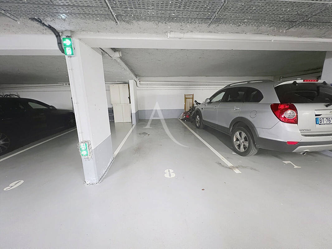 Parking à PARIS-12E