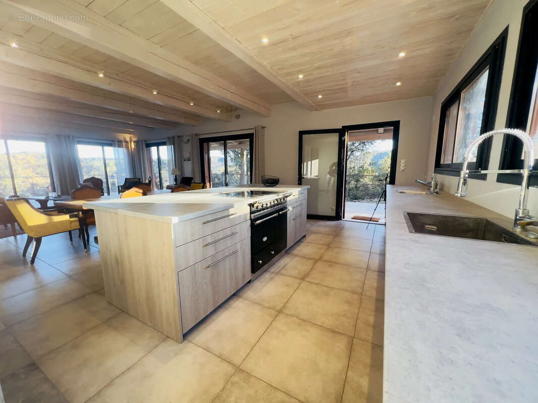 Propriété de charme à 6 suites parentales + logement indépendant à Vue panoramique - Terrain 10 000 m2 à Brign - photo 4