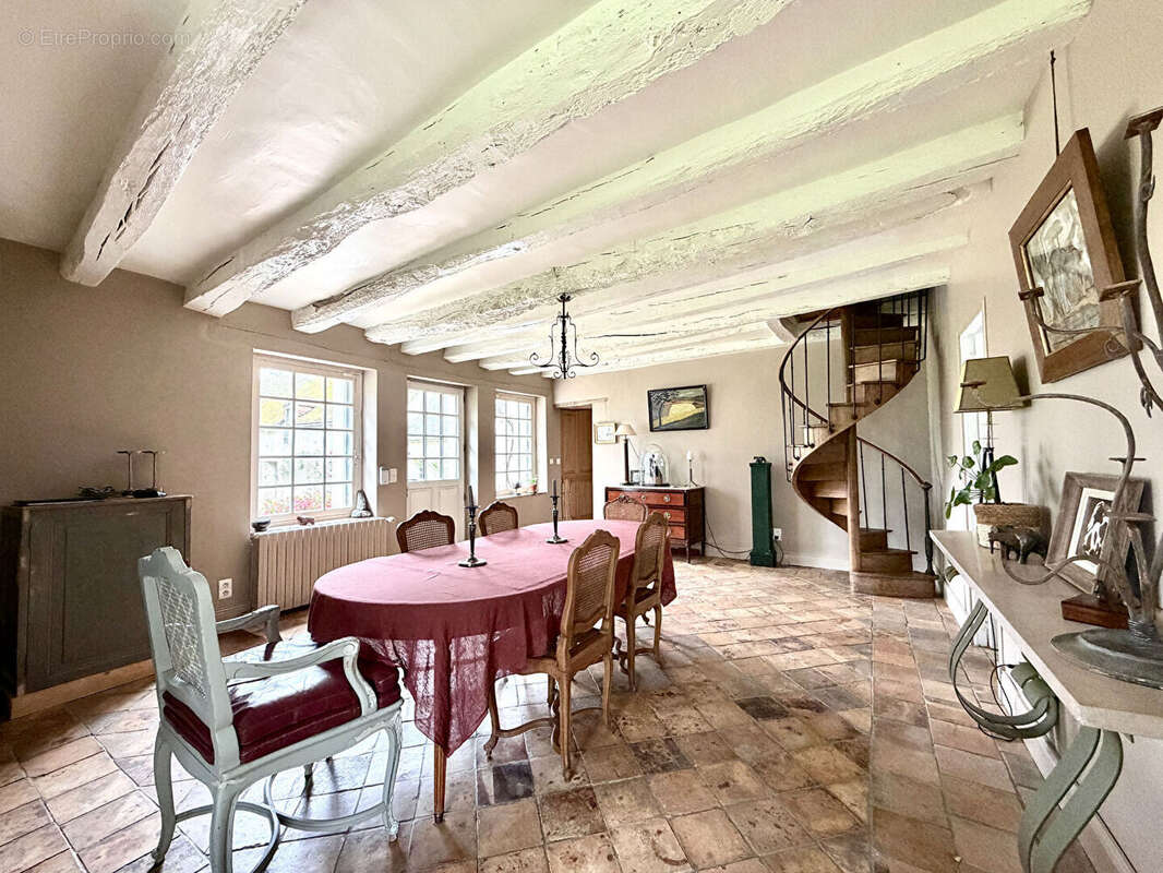 Maison à SAINT-ANTOINE-DU-ROCHER