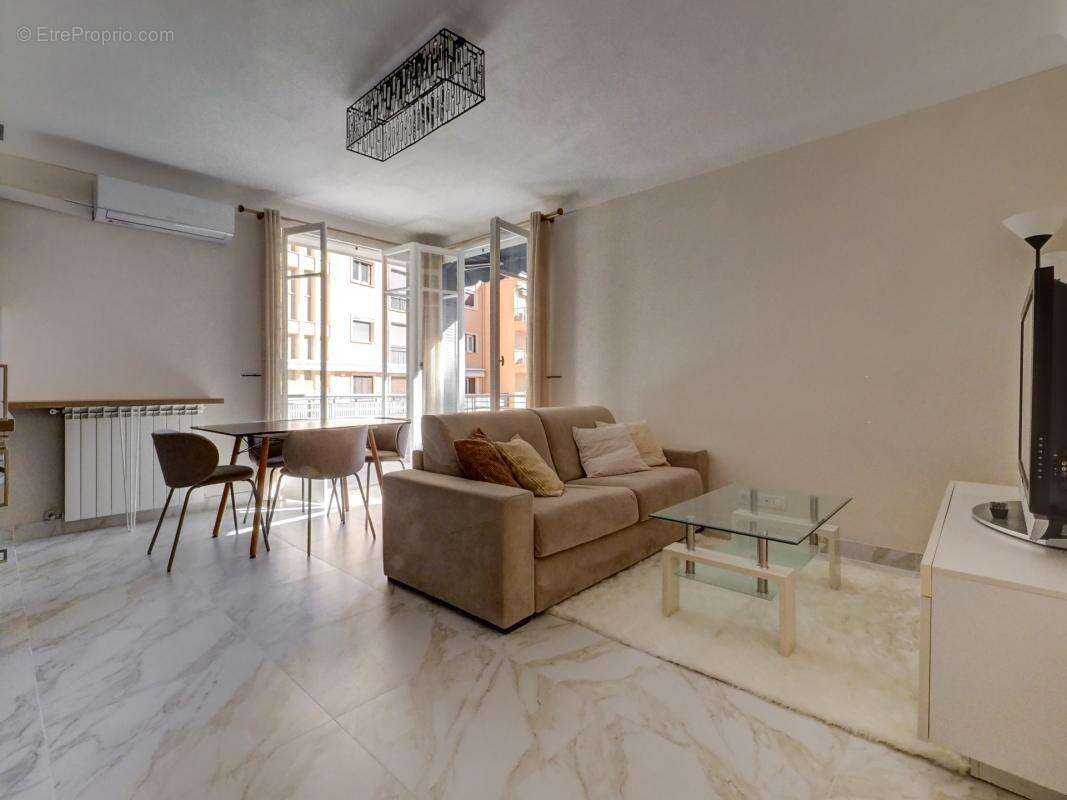 Appartement à ROQUEBRUNE-CAP-MARTIN