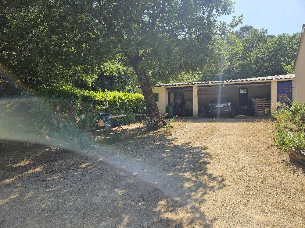 Maison à MORNAS