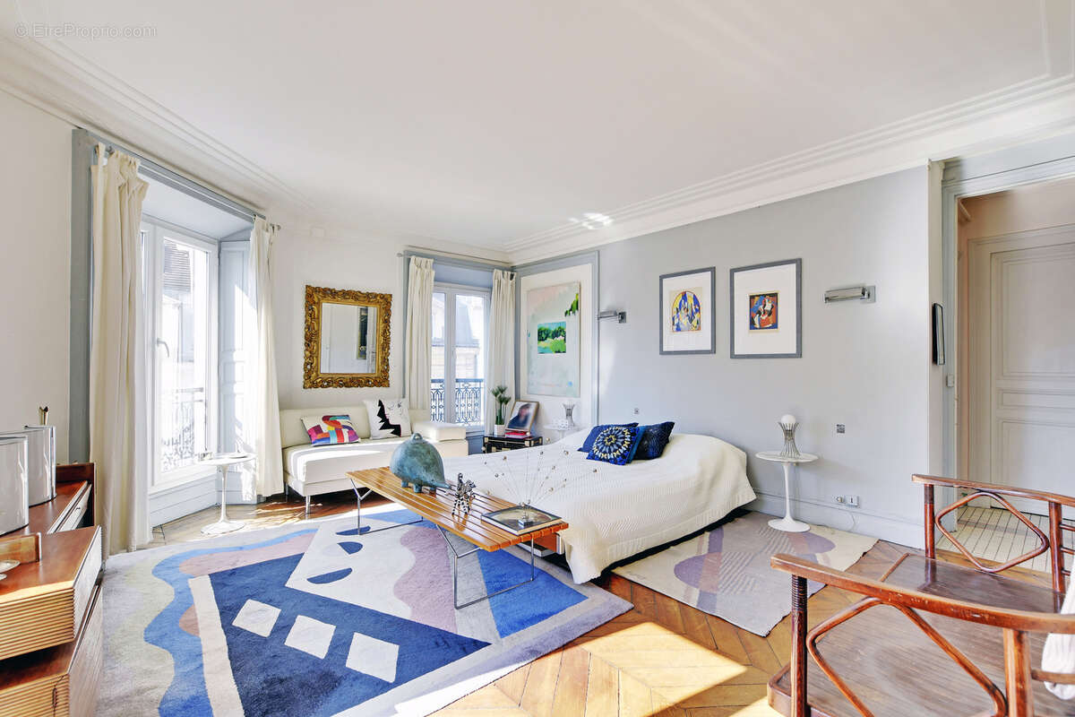 Appartement à PARIS-1E