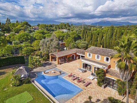 Maison à MOUGINS