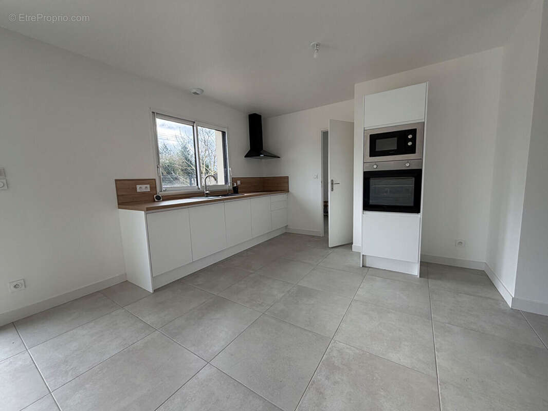 Maison à LA CHAPELLE-SAINT-MESMIN