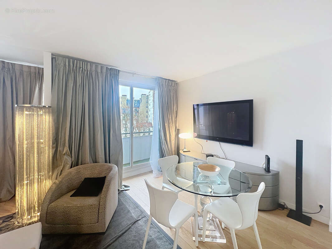 Appartement à NEUILLY-SUR-SEINE