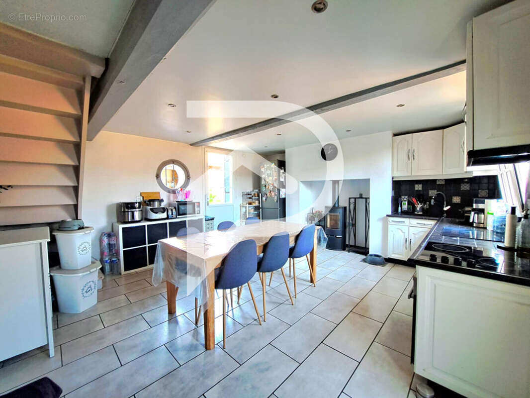 Maison à ONS-EN-BRAY