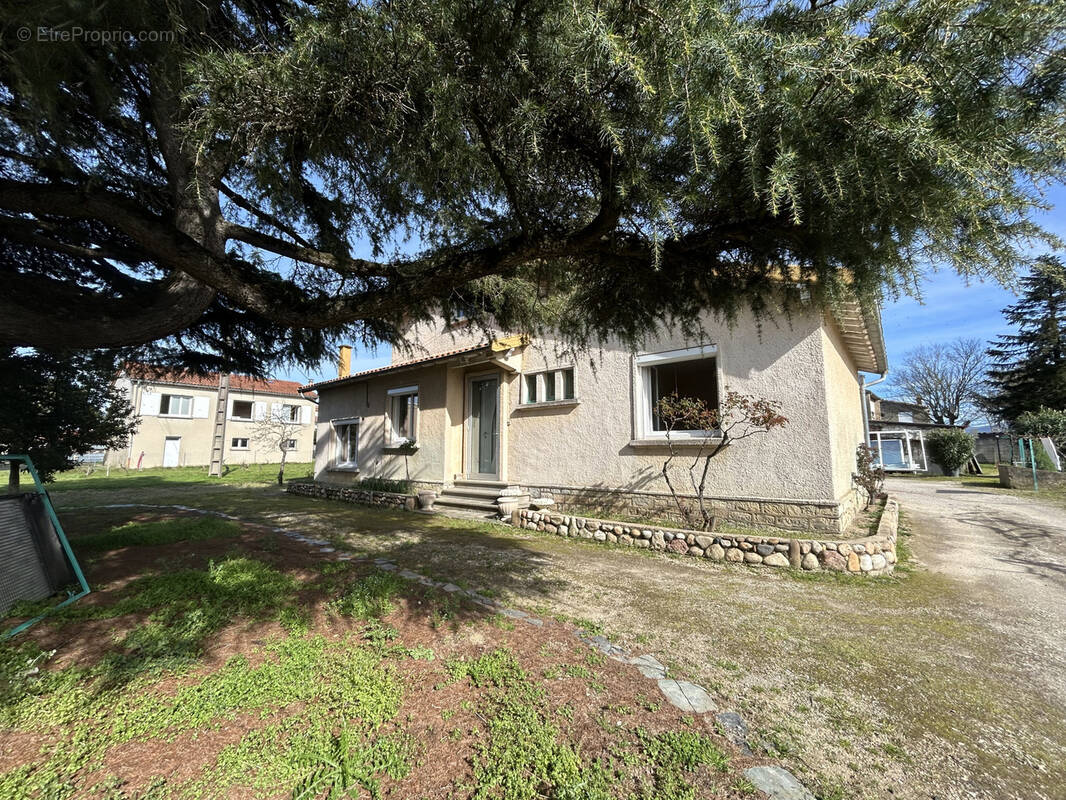 Maison à LABRUGUIERE