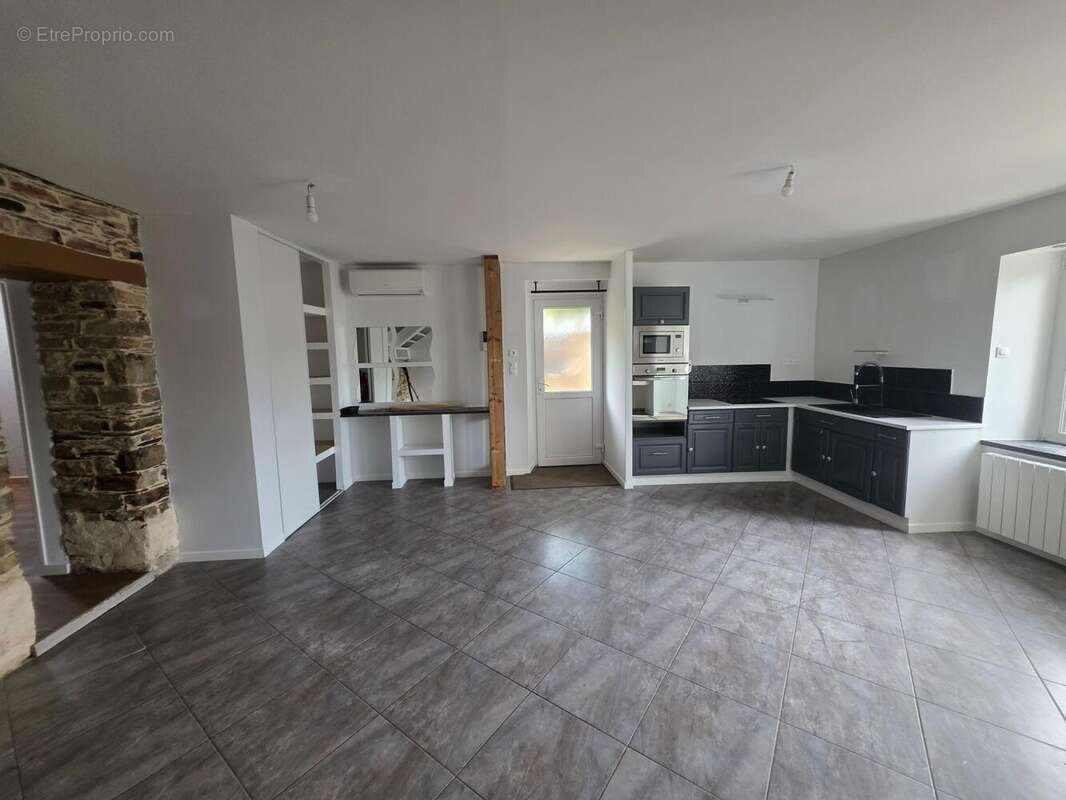 Maison 97 m² à Saint-Sulpice-Des-Landes  - photo 4