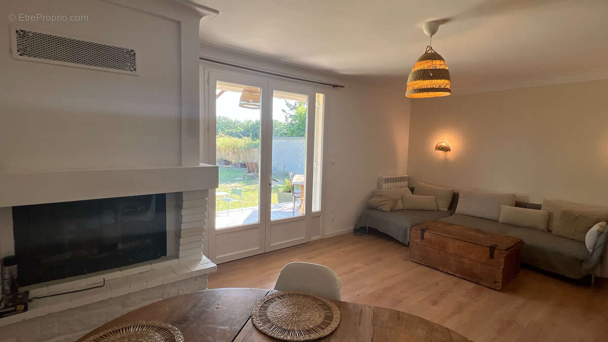 Maison à PERNES-LES-FONTAINES