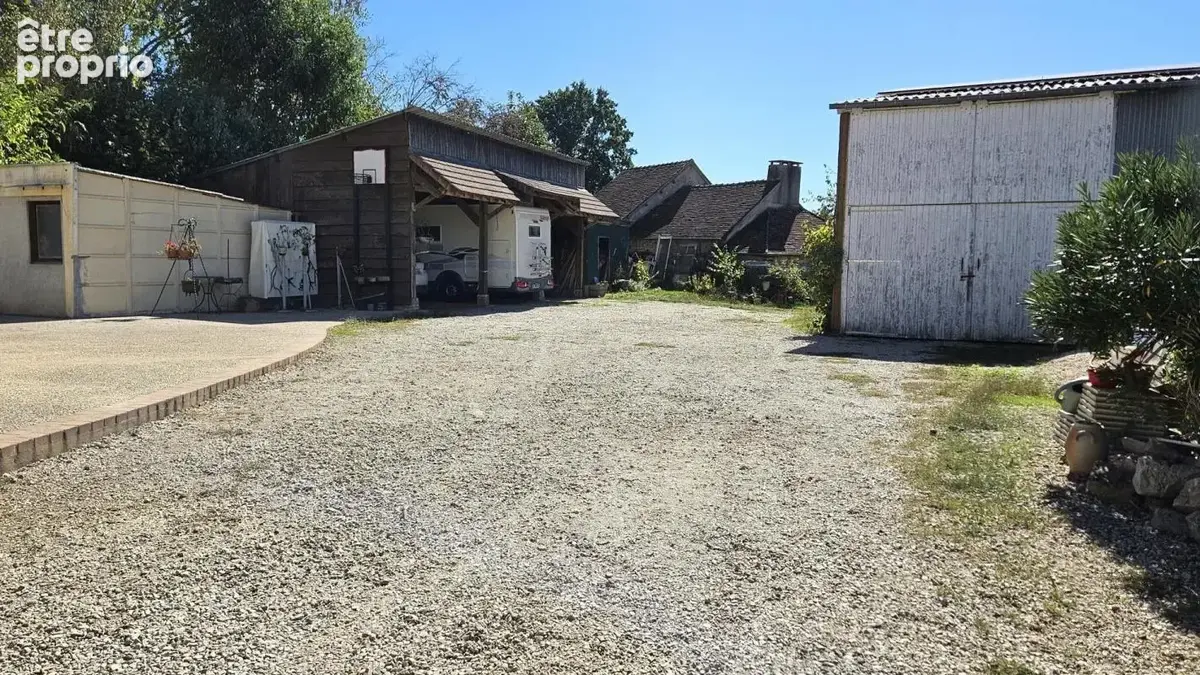 Ancienne ferme rénovée avec nombreuses dépendances - photo 10