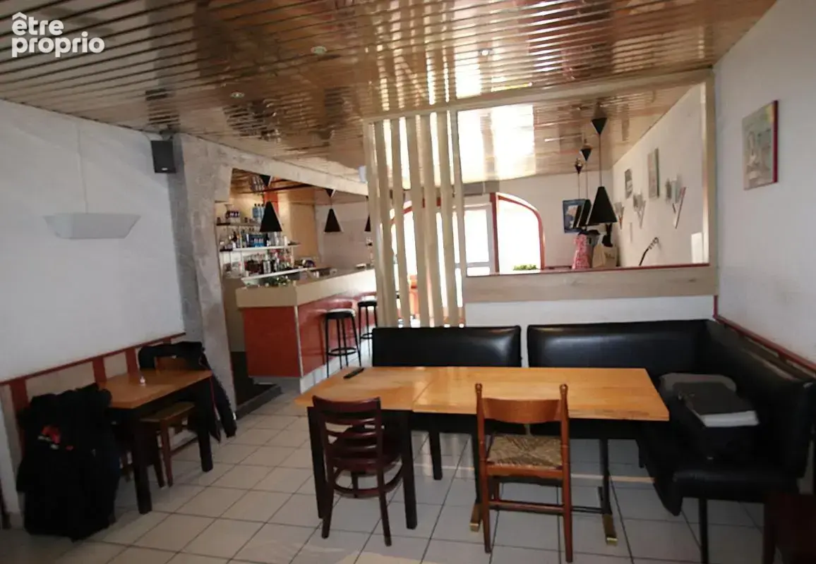 Hôtel Restaurant avec bar Licence IV - Vente murs et fonds - Axe A75 - photo 9