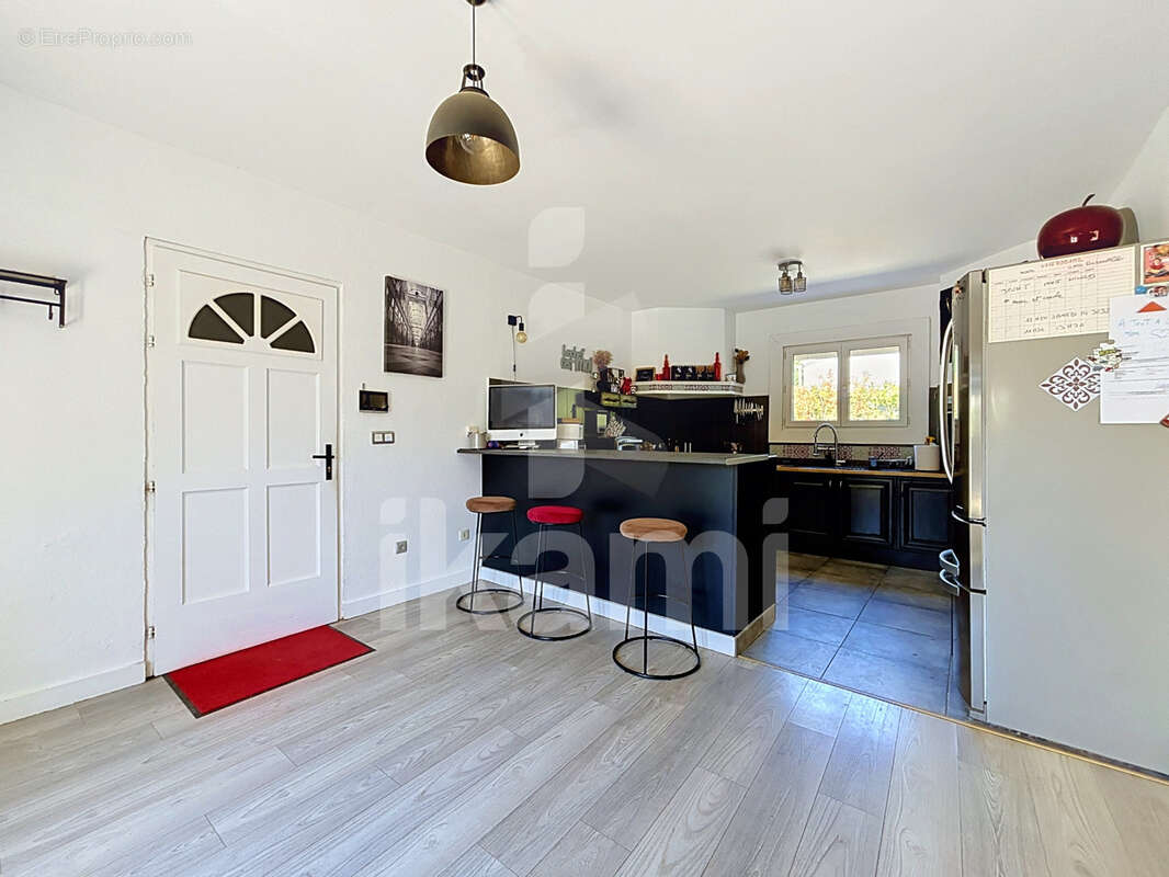 Villa plain-pied 162 m2 - 6 pieces - piscine - double garage - dependance - photo 8