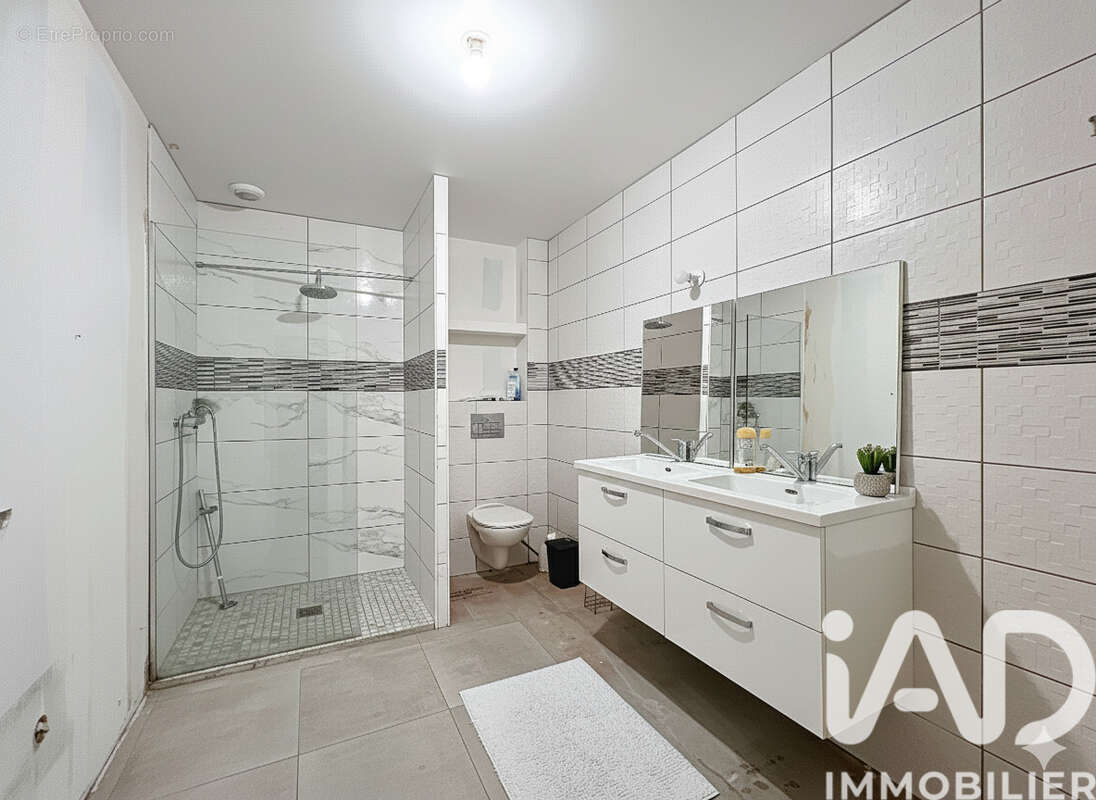 Photo 6 - Maison à LA ROCHE-CHALAIS