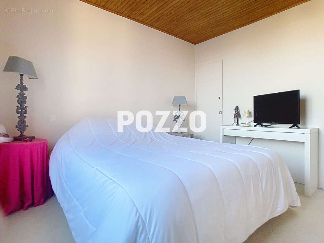 Maison - type 5 -  Geffosses - 3 chambres - dépendances - proche mer et plage - 144 m² - terrain de 2875 m² - photo 11