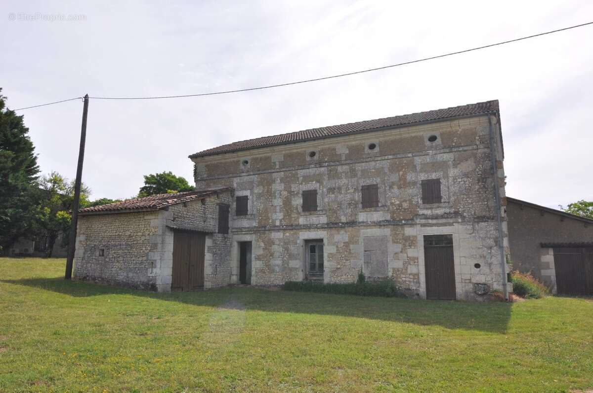 Maison à AUBETERRE-SUR-DRONNE