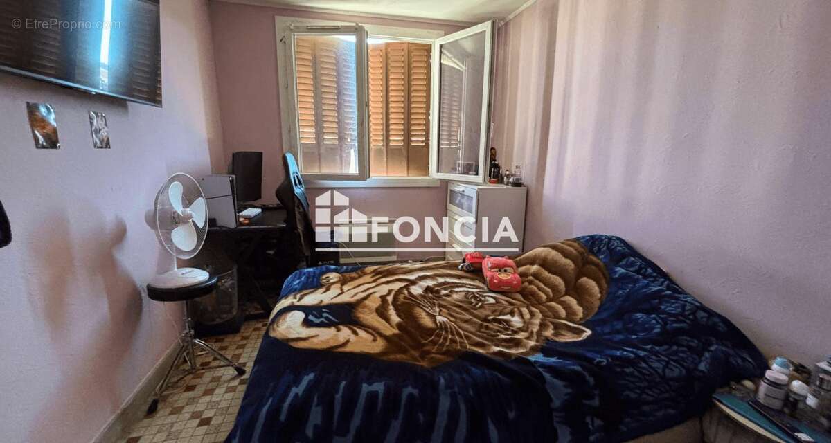 Appartement à BAGNOLS-SUR-CEZE