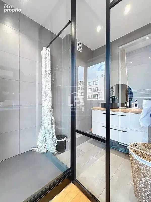 Très bel appartement traversant T3 de 70 m², entièrement rénové, 2 balcons, 1 cave et 1 place de stationnement dans une résidenc - photo 6