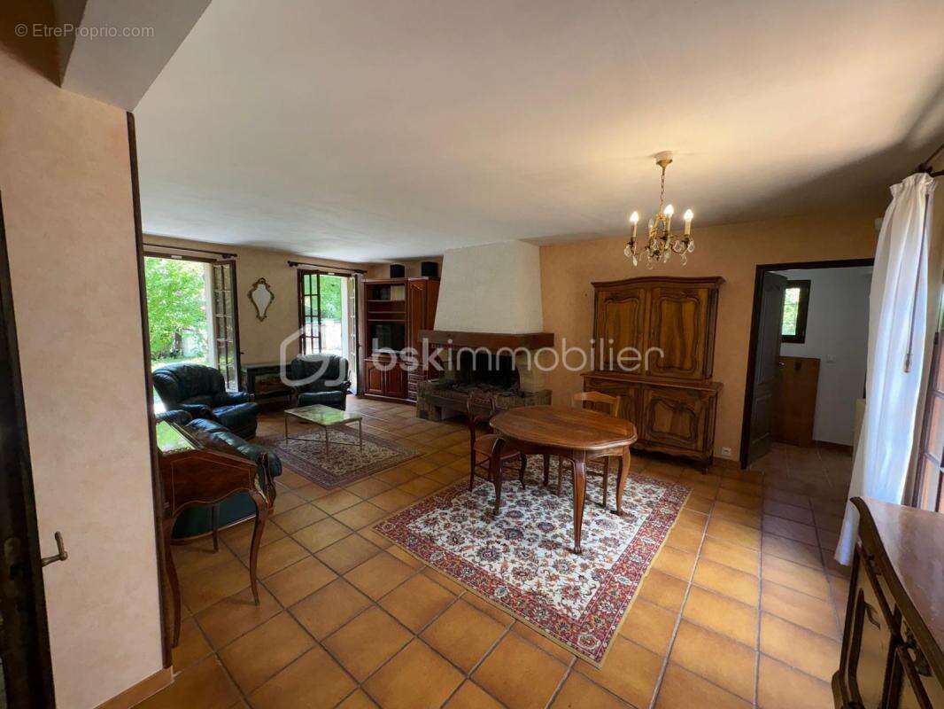 Maison à AVILLY-SAINT-LEONARD