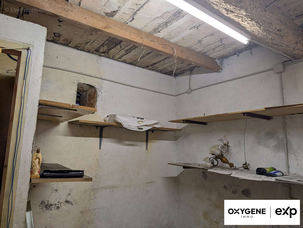 Maison à SAINT-LAURENT-DE-LA-SALANQUE