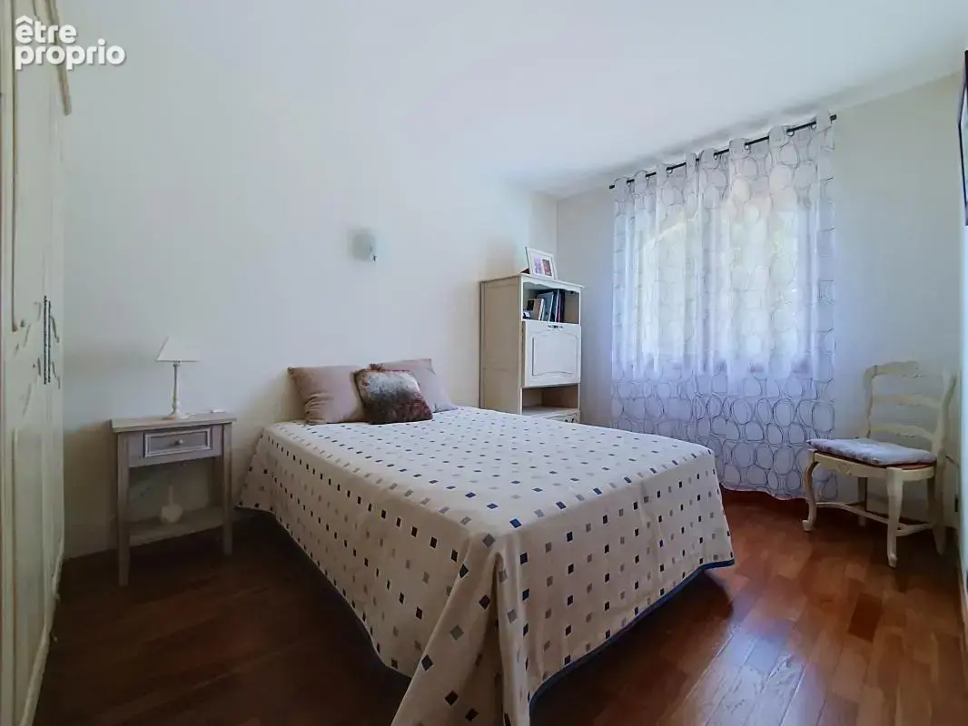 Maison - 4 Chambres - Double garage - Jardin - Piscine - Pool house - Terrasse couverte - photo 23