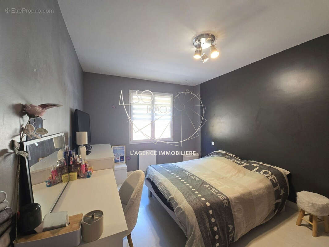 Photo sans retouche IA - Maison à L'ILE-D'OLONNE