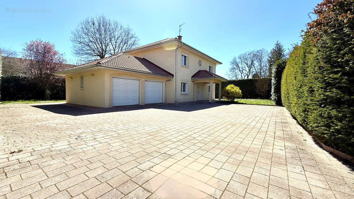 Maison à PREVESSIN-MOENS