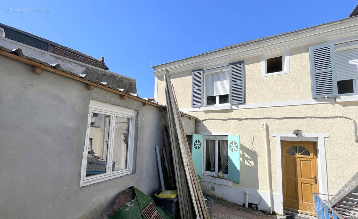 Maison à MERU