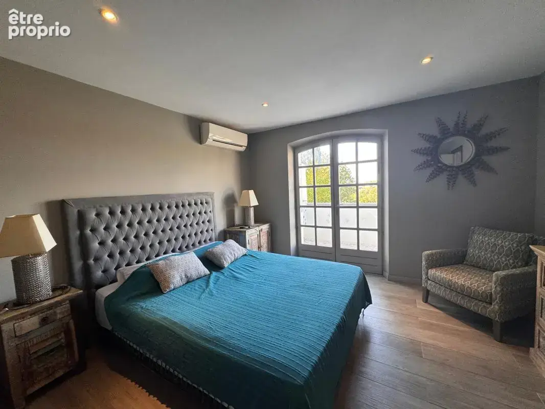 Saint-raphaël – maison de 196 m² avec piscine, vue et espaces de vie généreux - photo 11