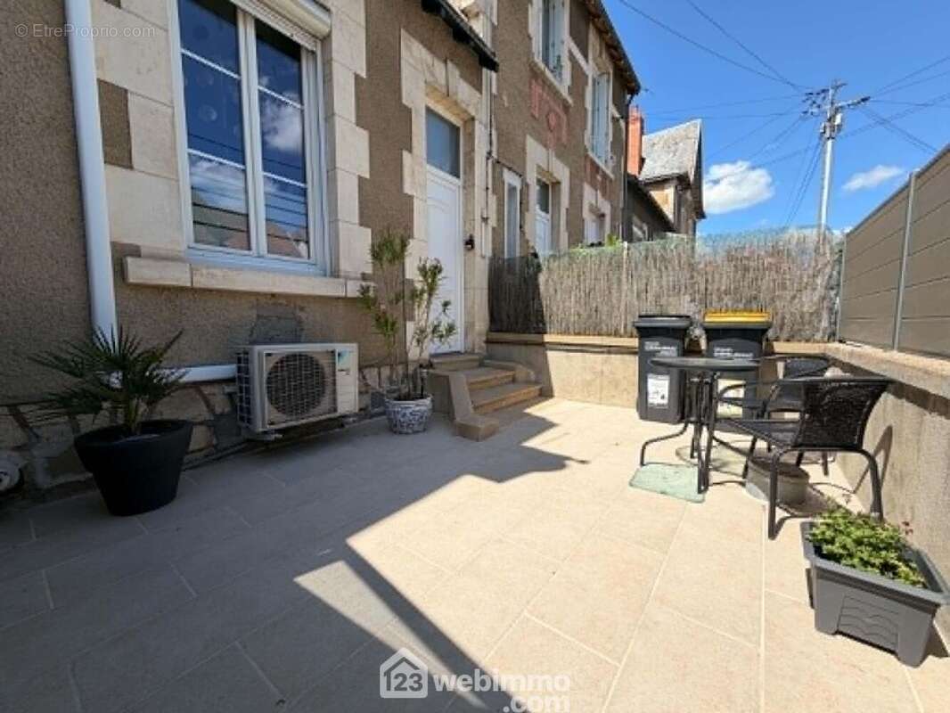Maison de ville, 2 pièces, 58 m2 habitables. - Maison à CHATELLERAULT