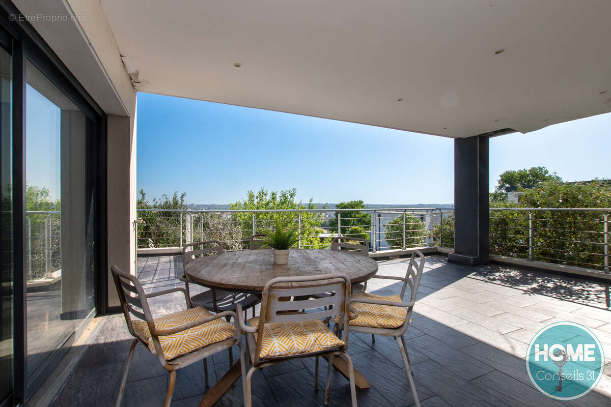 À Toulouse (31), immobilier de prestige : VILLA AVEC VUE SPLENDIDE SUR TOULOUSE - photo 11