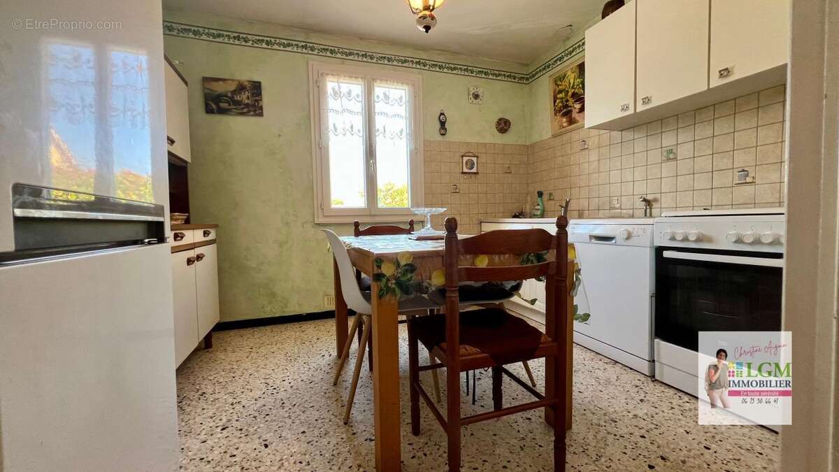 Maison à SAINT-JULIEN-LES-ROSIERS