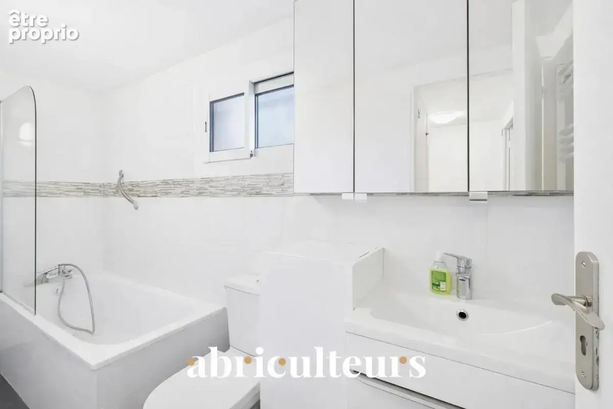 Maison familiale dans un confort moderne avec piscine intérieure en vente à Rillieux-la-Pape (69140) - photo 15