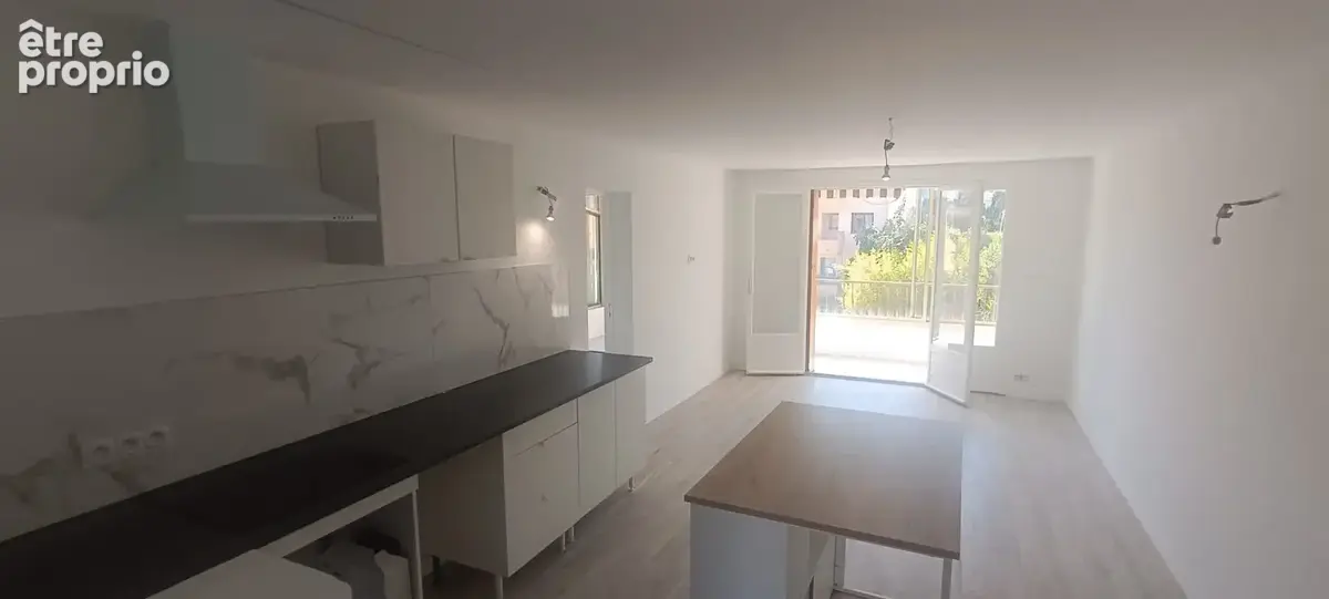 Grand f2 rénové situé à 5/10 min à pied du port de sanary - photo 2